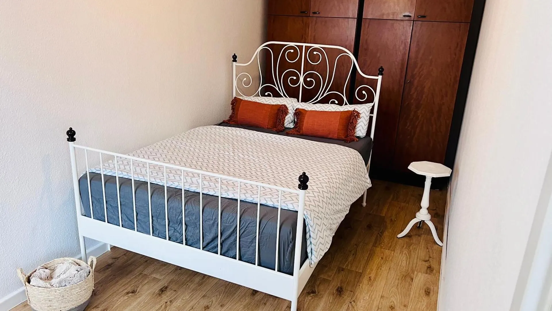 Apartamento Gdr Flat With Rooftop Terrace Zingster Str Berlim Alemanha